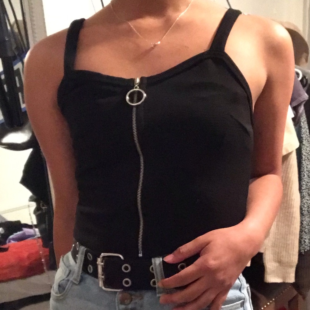 black top crop top